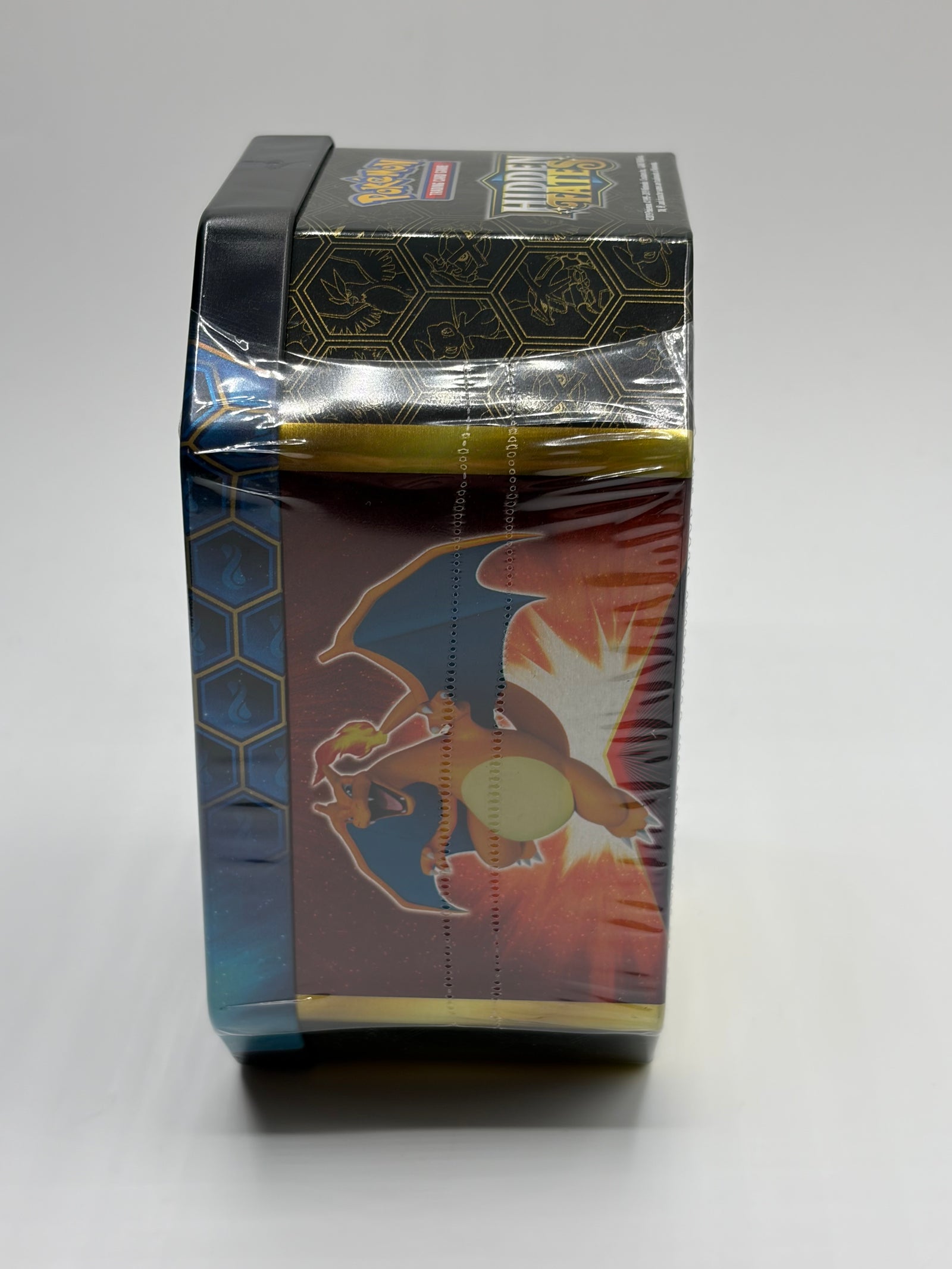 Pokemon TCG Hidden Fates - Gyarados ex Tin - 4 booster packs