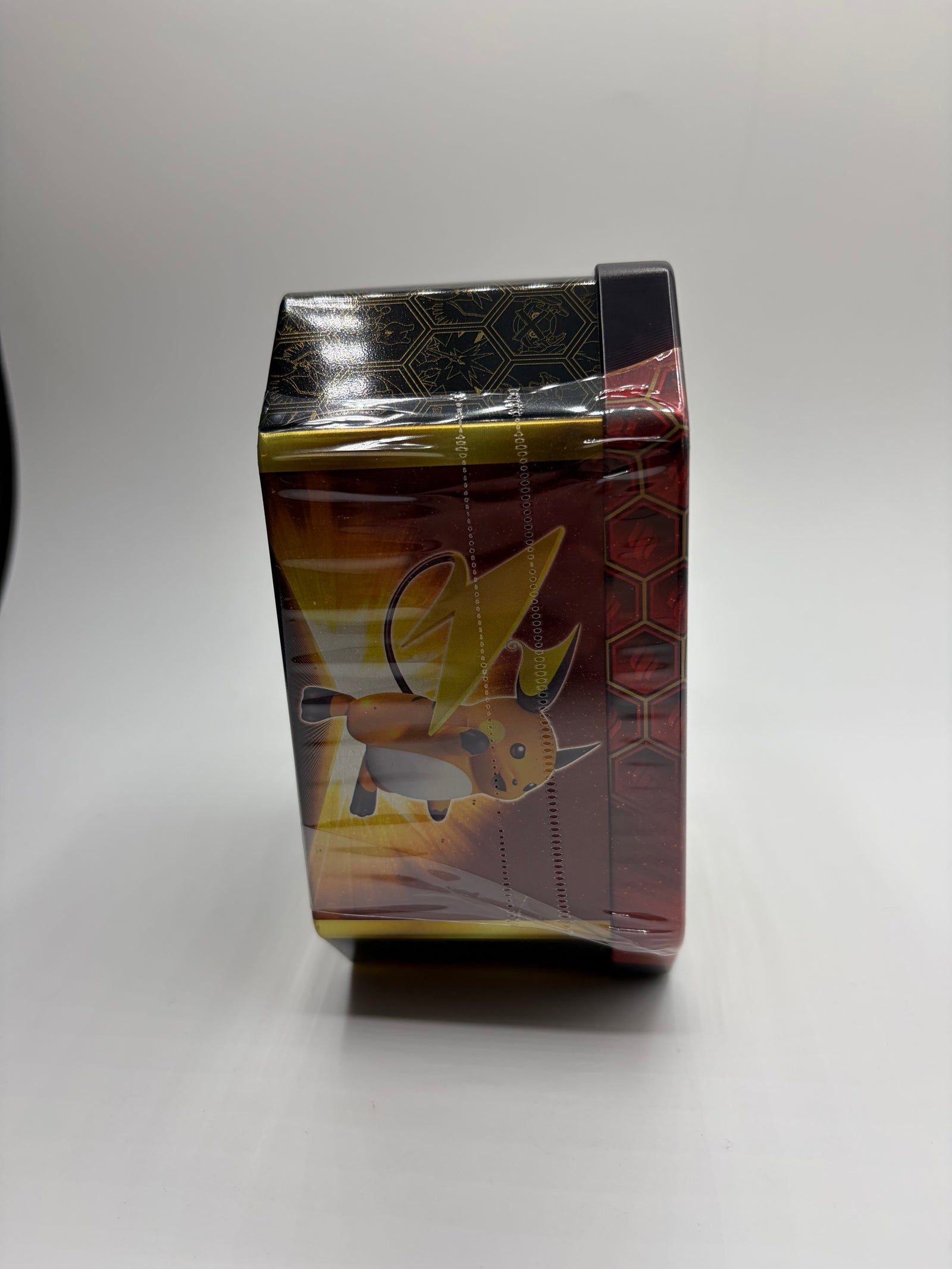 Pokémon TCG Hidden Fates Charizard GX Tin Sealed