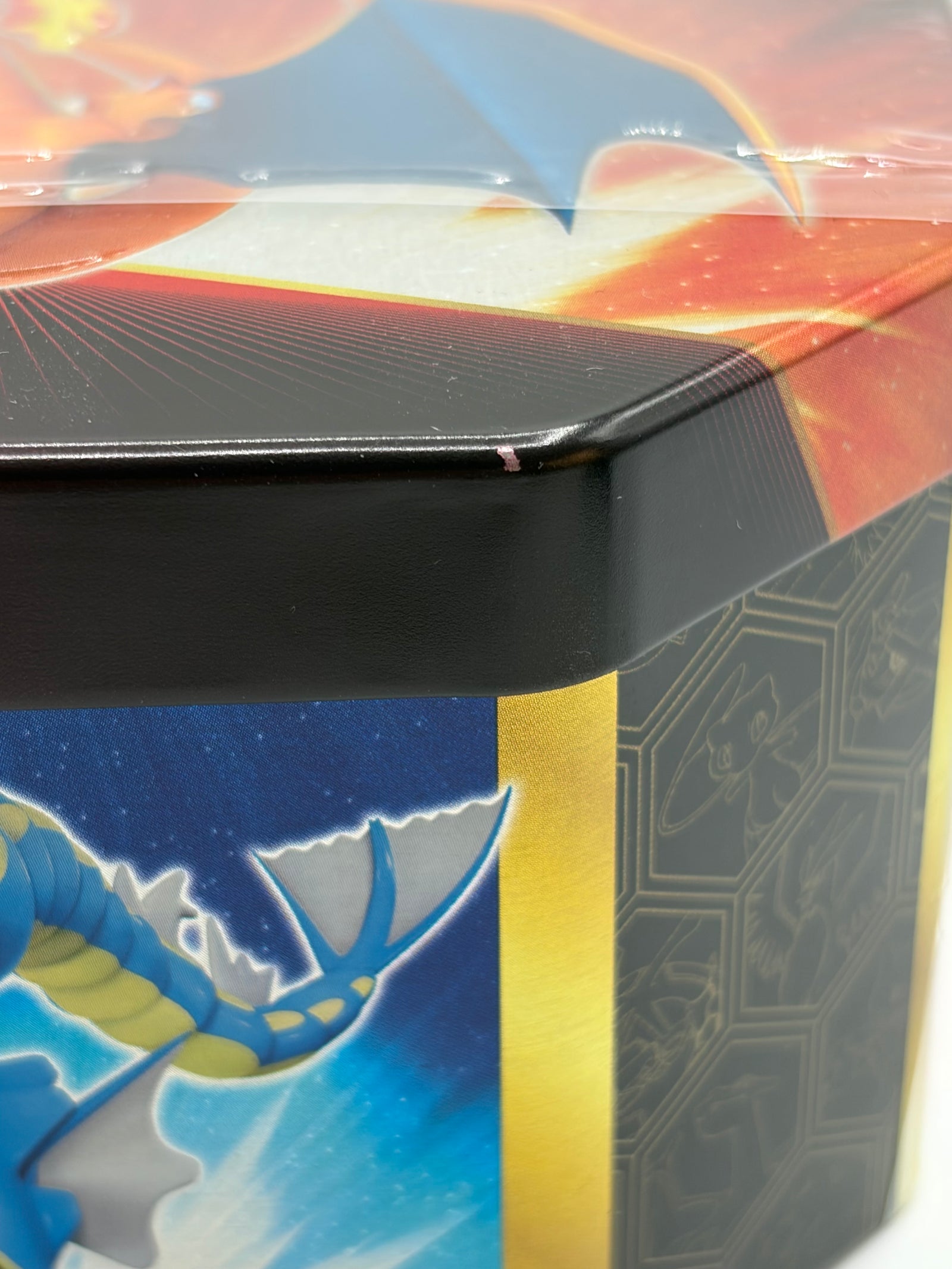Pokémon TCG Hidden Fates Charizard GX Tin Sealed