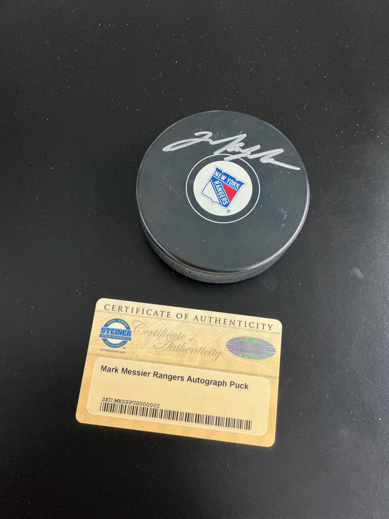 Mark Messier Rangers autograph puck